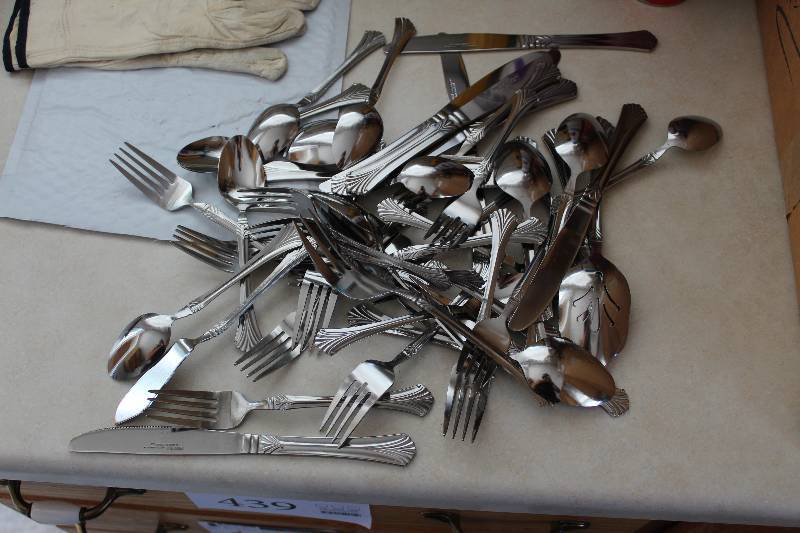 lot 437 image: Silverware