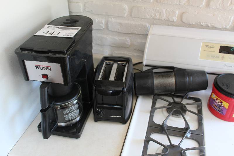 lot 443 image: Lot of (3) Kitchen Appliances - Procter Silex Toaster, Bunn Coffee Maker, Thermos