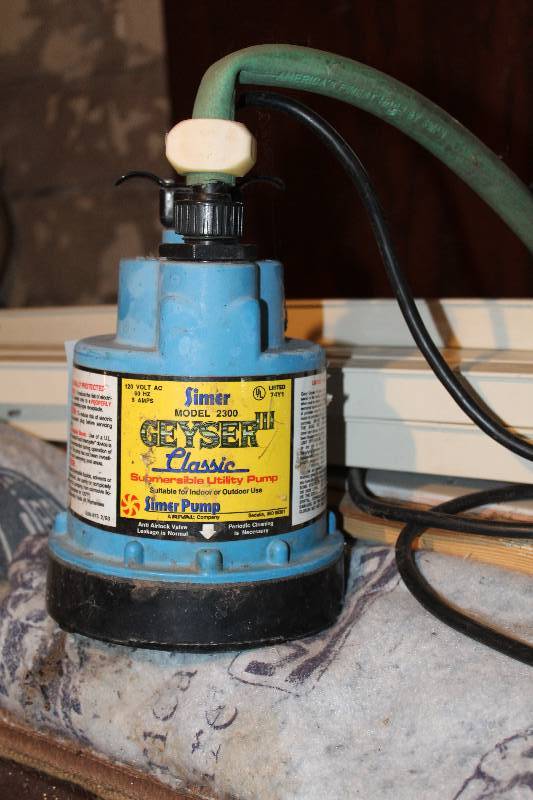 lot 476 image: Rival Simer Geyser Classic Submersible Utility Pump