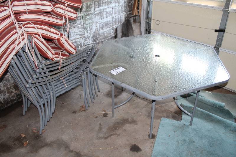 lot 470 image: Lot of (7) Patio Furniture Set - Hexagon Glass-Top Umbrella Table, 6-Chairs w Cushions