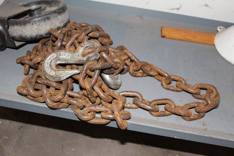 lot 139 image: Metal Chain w Forged Metal Hooks