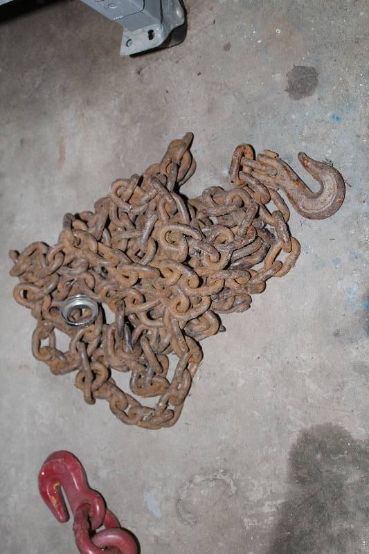 lot 142 image: Metal Chain w Forged Metal Hooks