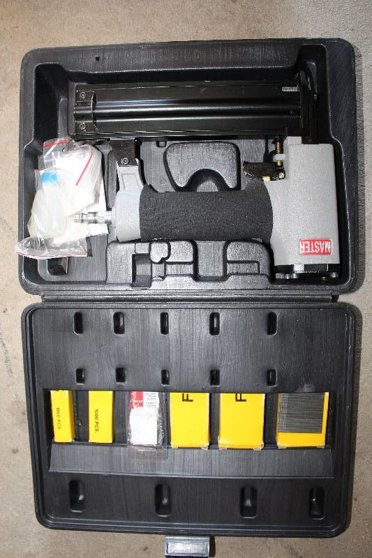 lot 41 image: Master Pneumatic Brad Nailer w Case, Brads