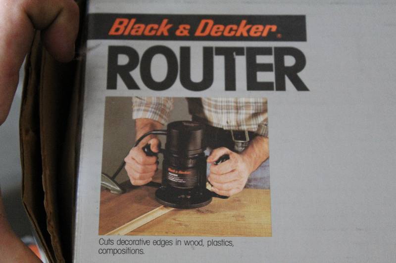 lot 42 image: Black & Decker Router