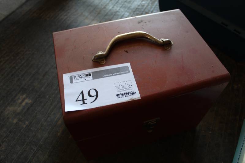 lot 49 image: Wen Mighty Stallion 7.25in. Circular Saw w Case