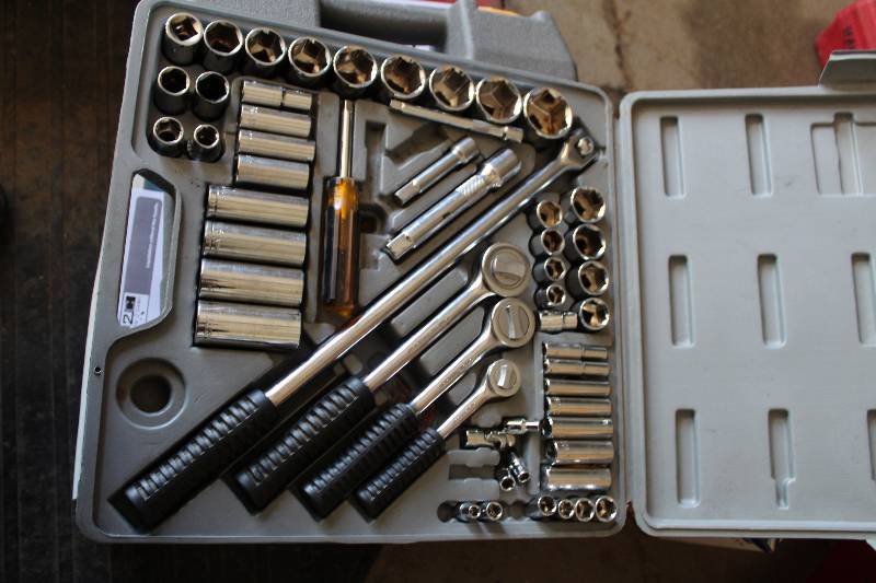 lot 52 image: Socket Ratchet Set