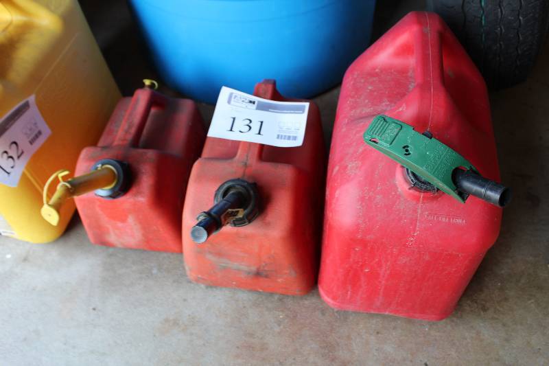 lot 131 image: Lot of (3) Gas Cans