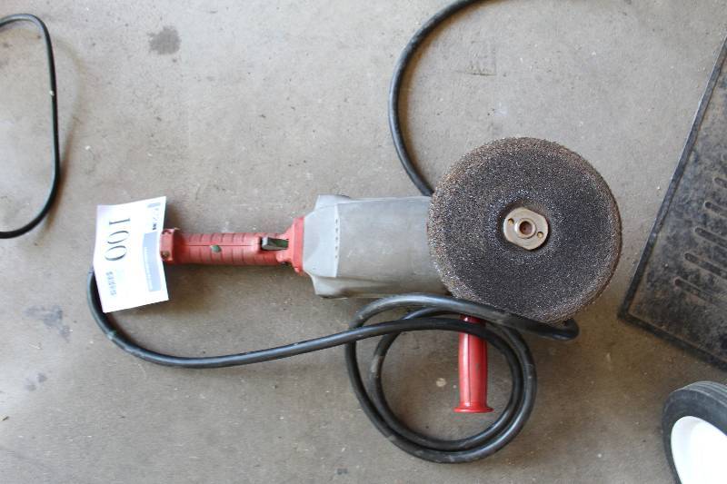 lot 100 image: Milwaukee Tools Heavy Duty 9in. Sander