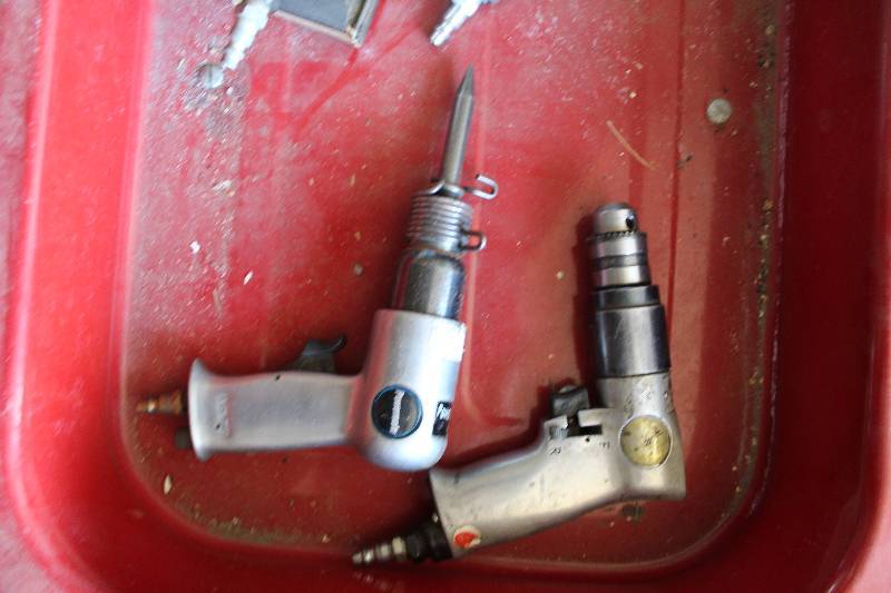 lot 62 image: Lot of (2) Air Power Tools - Powermate Chisel, Drill
