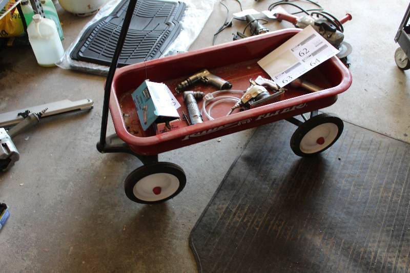 lot 104 image: Radio Flyer Wagon