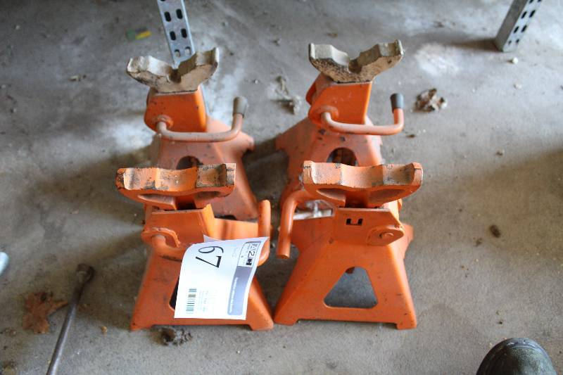 lot 67 image: Lot of (4) 3-Ton Jack Stands