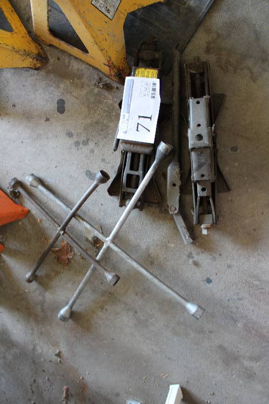 lot 71 image: Lot of (2) Scissor Jacks