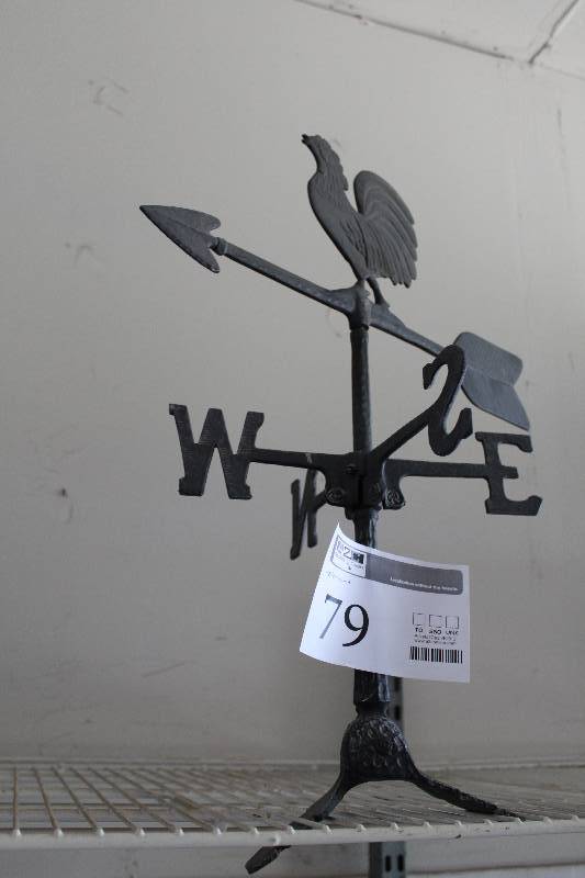 lot 79 image: Weather Vane w Rooster Dcor