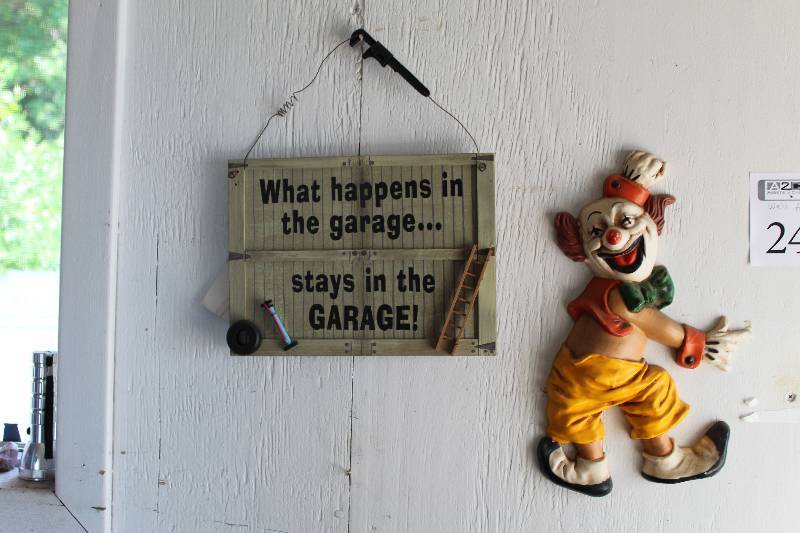 lot 242 image: Wall Art - Beer $.05, Clown, What Happens In The Garage