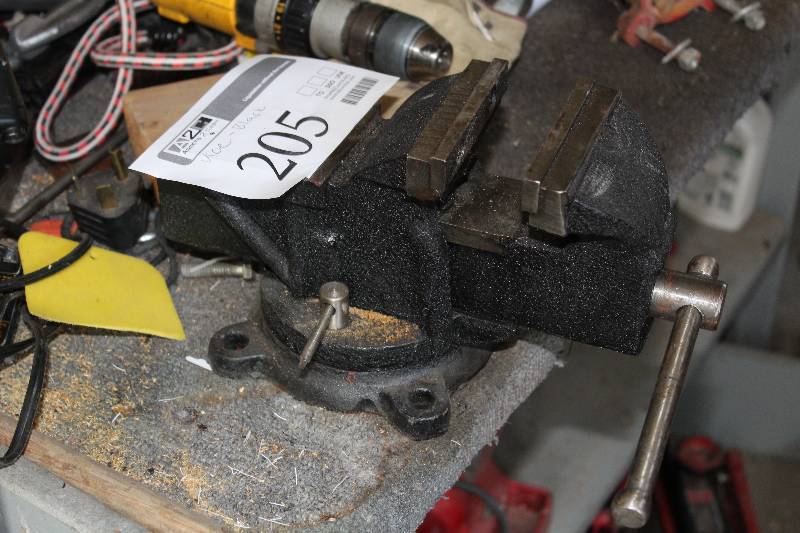 lot 205 image: Bench Vice