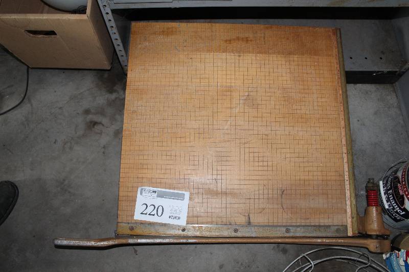 lot 220 image: Paper Cutter