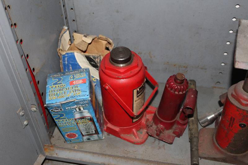 lot 229 image: Bottle Jacks, Tire Irons