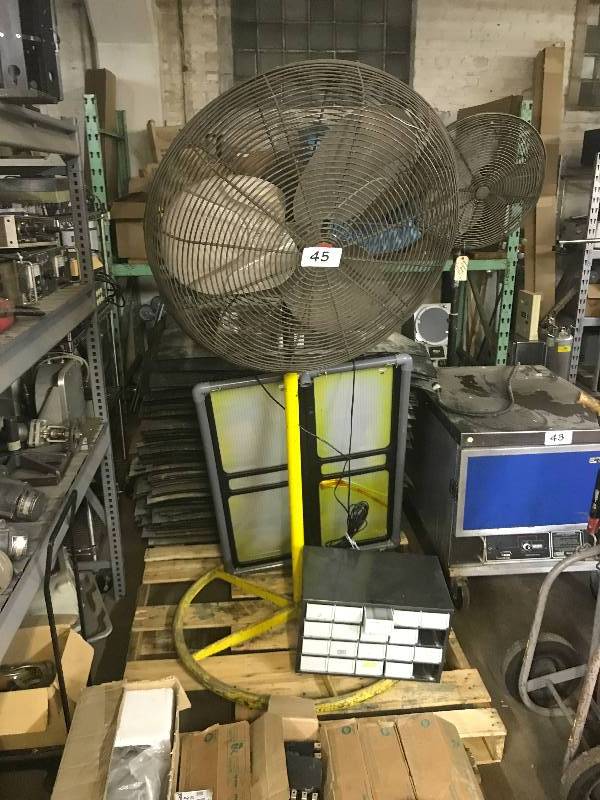 PEDESTAL FAN