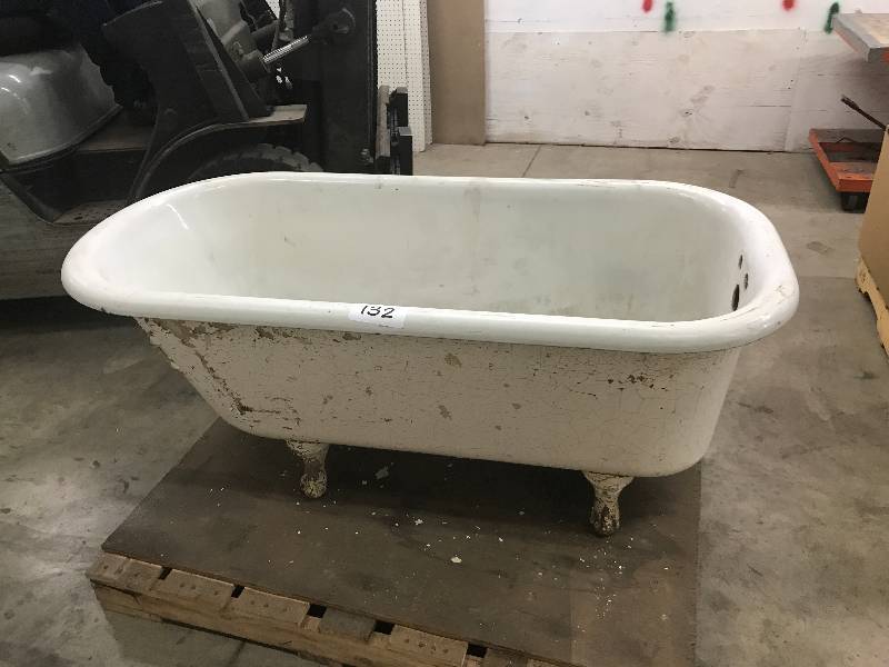 METAL BATHTUB