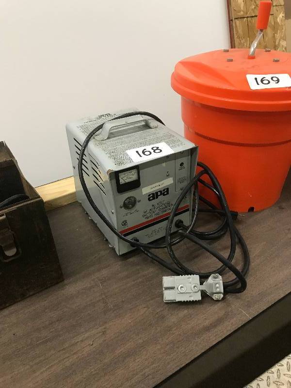 BATTERY CHARGER
