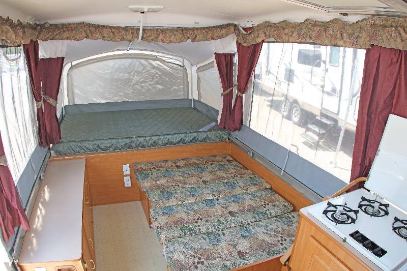 lot 0013 image: 2002 Fleetwood Coleman Sante Fe Tent Camper