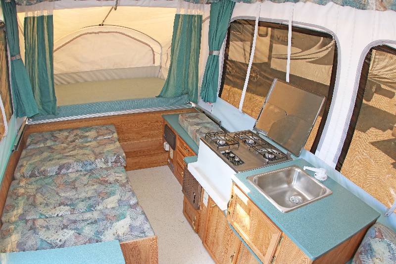 lot 0009 image: 1999 Viking Legend 2480 Tent Camper