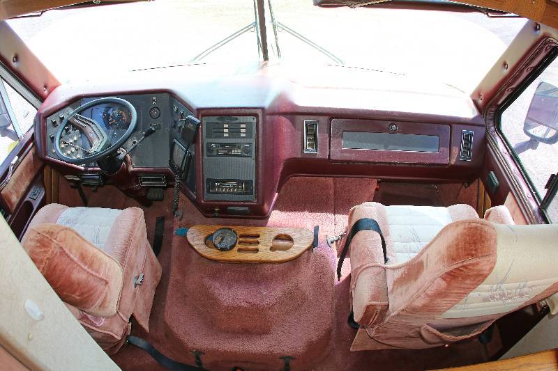 lot 0011 image: 1991 Newmar Kountrystar 38 Class A Motorhome