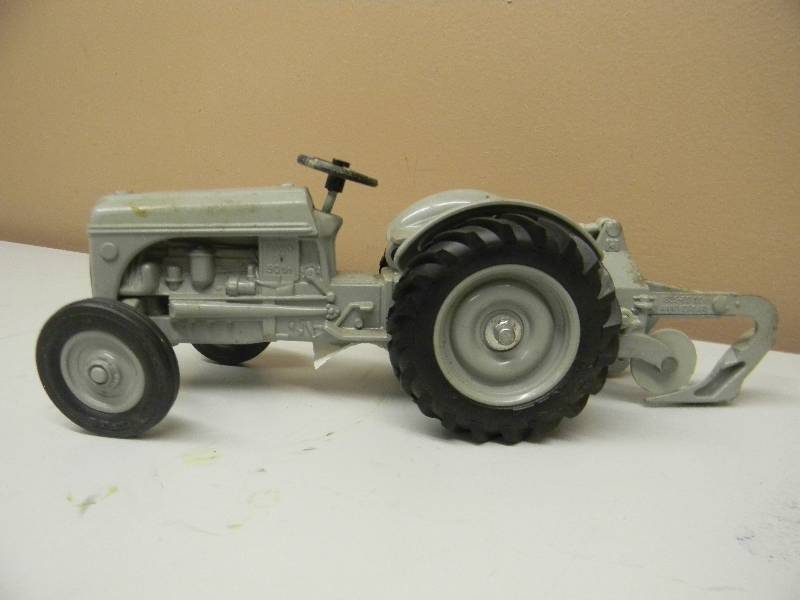 lot 12 image: VINTAGE 116 Ford 9N Tractor w Dearborn 2-Bottom Plow 50th Anniversary ERTL - SEE PICTURES