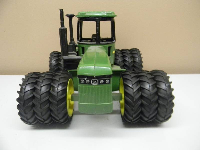lot 15 image: RARE - 116 JOHN DEERE 8650 CUSTOM TRIPLE WHEELS - RARE - SEE PICTURES