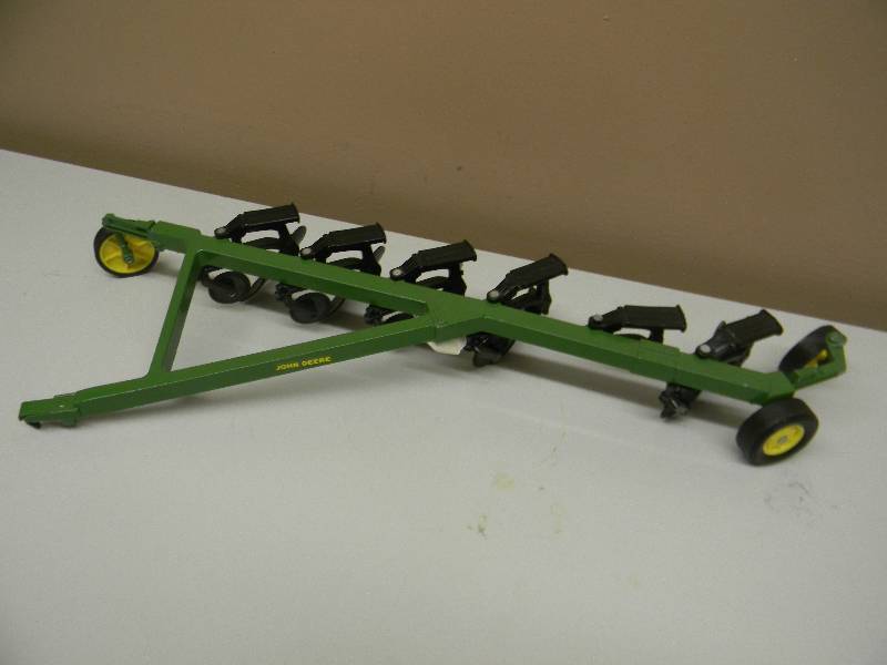 lot 24 image: Vintage 116 scale Ertl John Deere 6 bottom Moldboard Plow  - SEE PICTURES