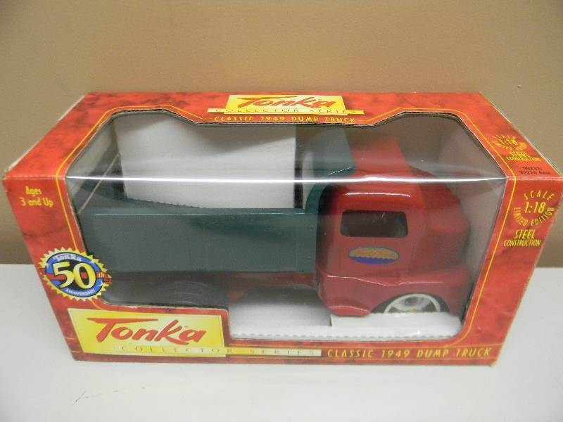 lot 29 image: TONKA COLLECTOR SERIES CLASSIC 1949 DUMP TRUCK 118 SCALE LIMITED EDITION 50TH ANNIVERSARY - STEEL CONSTRUCTION - NEW IN BOX - SEE PICTURES