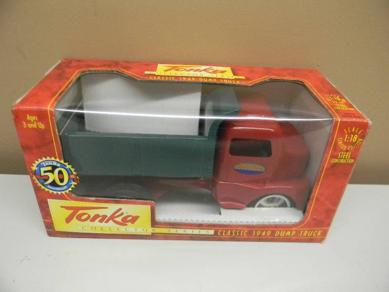 lot 30 image: TONKA COLLECTOR SERIES CLASSIC 1949 DUMP TRUCK 118 SCALE LIMITED EDITION 50TH ANNIVERSARY - STEEL CONSTRUCTION - NEW IN BOX - SEE PICTURES