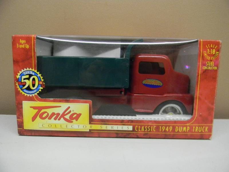 lot 31 image: TONKA COLLECTOR SERIES CLASSIC 1949 DUMP TRUCK 118 SCALE LIMITED EDITION 50TH ANNIVERSARY - STEEL CONSTRUCTION - NEW IN BOX - SEE PICTURES