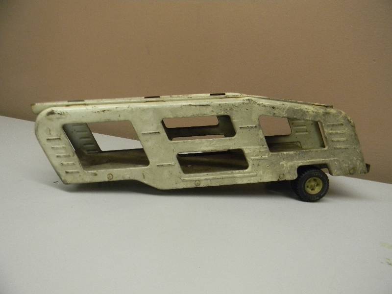 lot 36 image: VINTAGE TONKA CAR HAULERTRAILER - SEE PICTURES