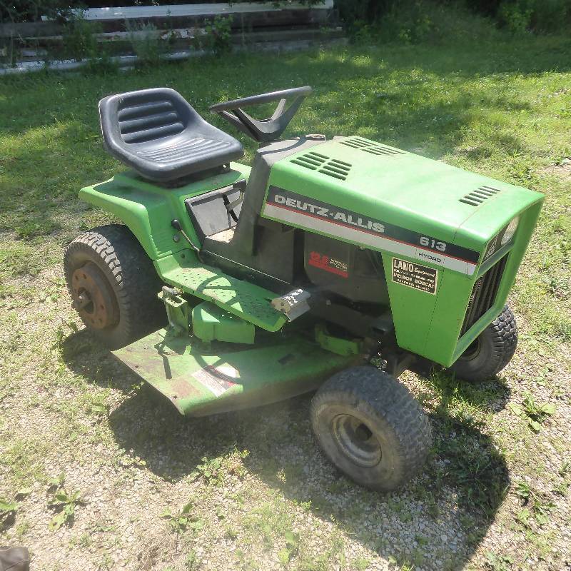 lot 8 image: Deautz-Allis 613 Hydrostatic Tractor Mower