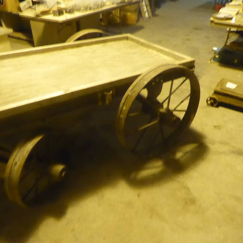 lot 11 image: Antique Cast Iron Wheel Wagon
