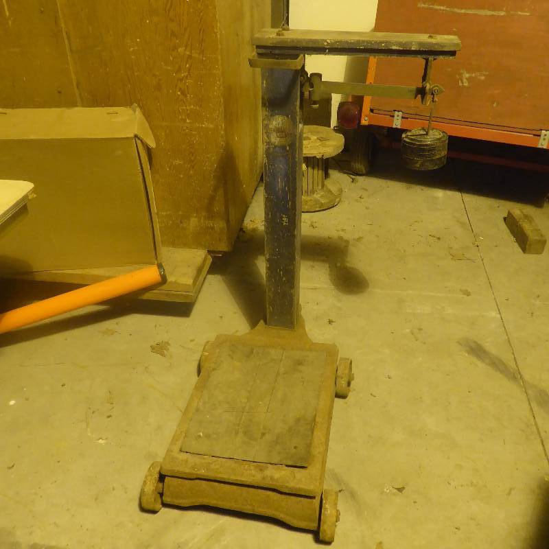 lot 15 image: Antique Fairbanks Cast Iron Scale