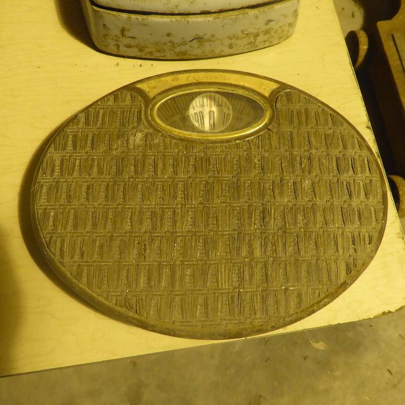 lot 17 image: Antique Counselor Scale