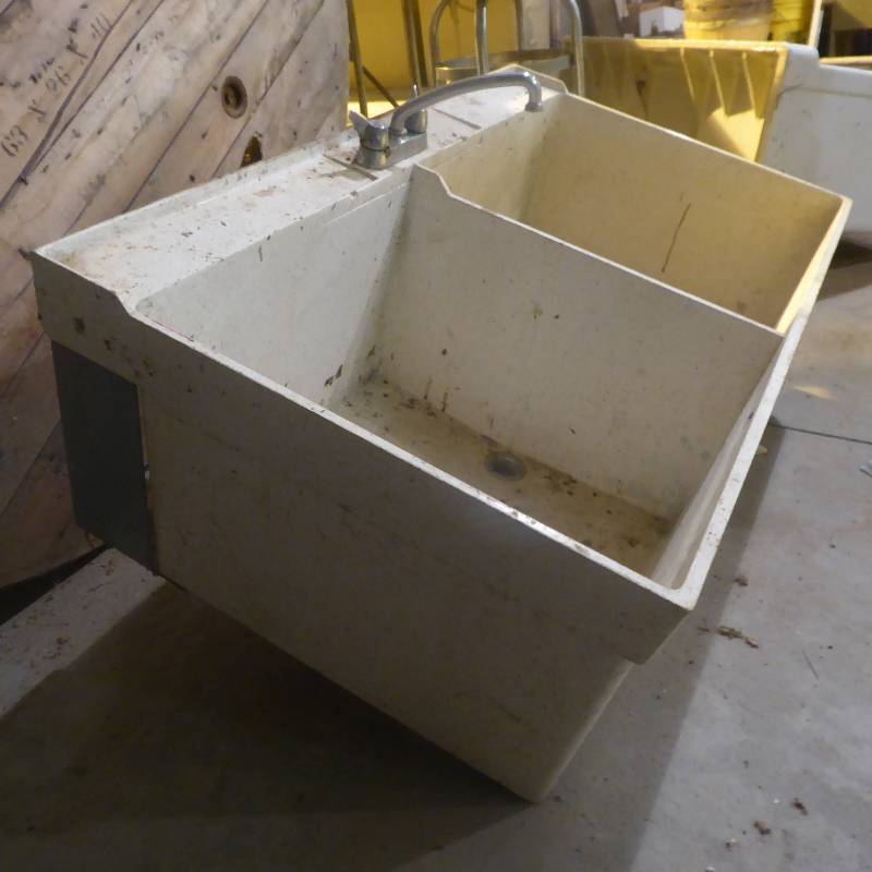 lot 24 image: Fiberglass Wash Basin
