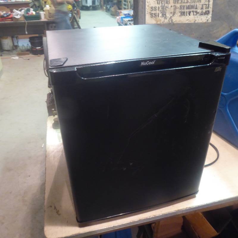 lot 47 image: 1.7 cubic feet Mini Fridge
