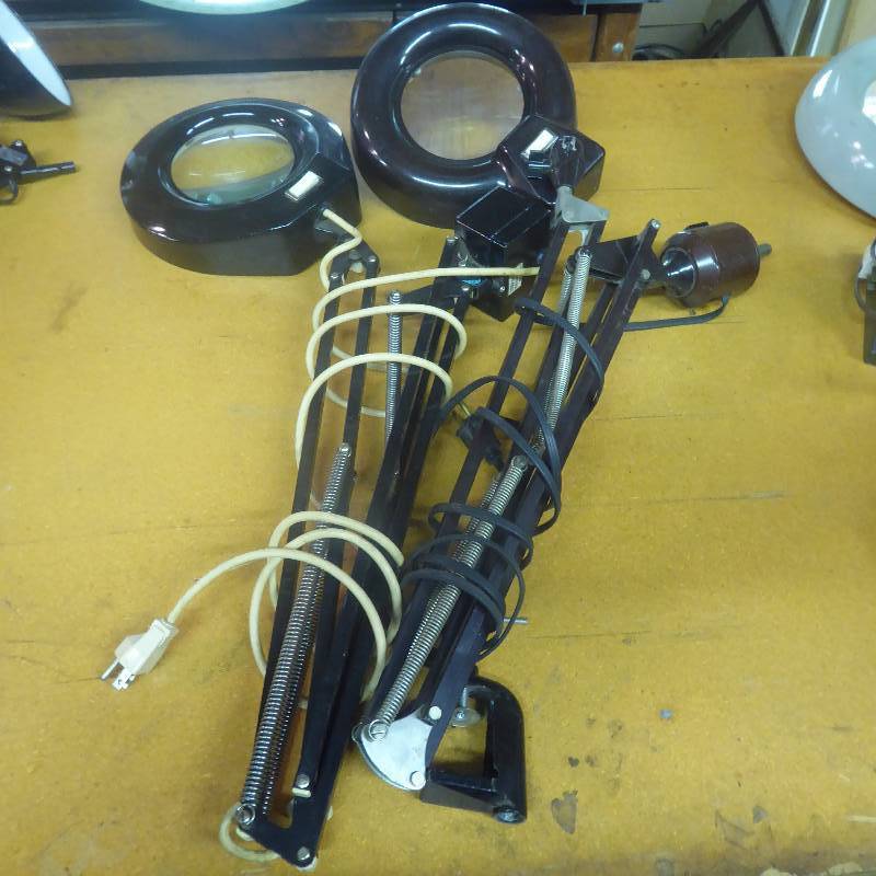 lot 61 image: Lot of 2 UL Portable 5 Magnifying Lamp