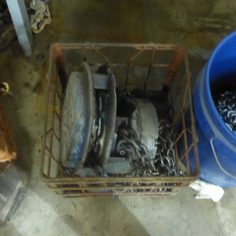 lot 77 image: Chain & Pulley Lot
