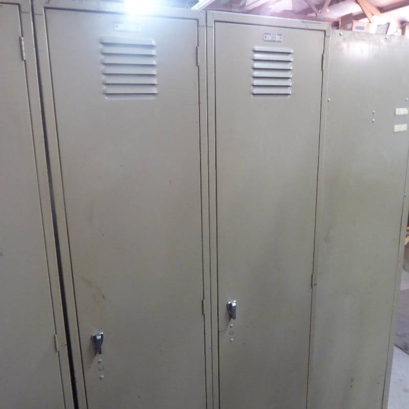 lot 100 image: Lot of 2 Lockers