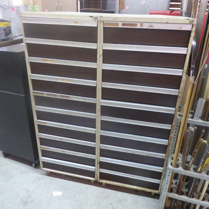 lot 105 image: 20 Drawer Steel Work Cabinet