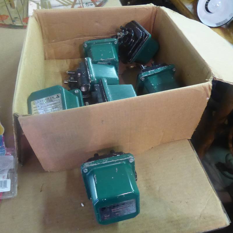 lot 116 image: Bulk Lot of SEVEN New Valve Actuators