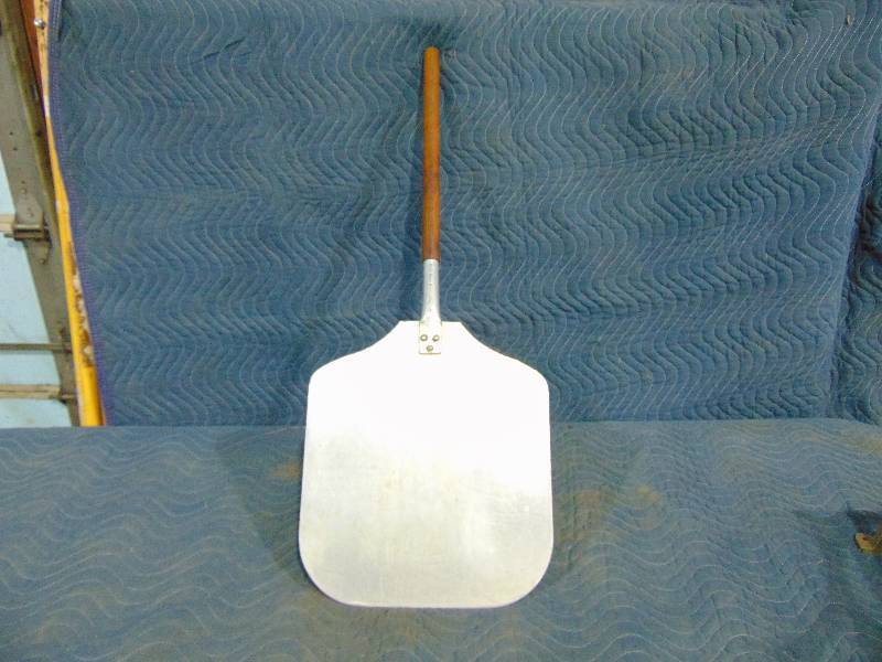 lot 6 image: Large Pizza Spatula
