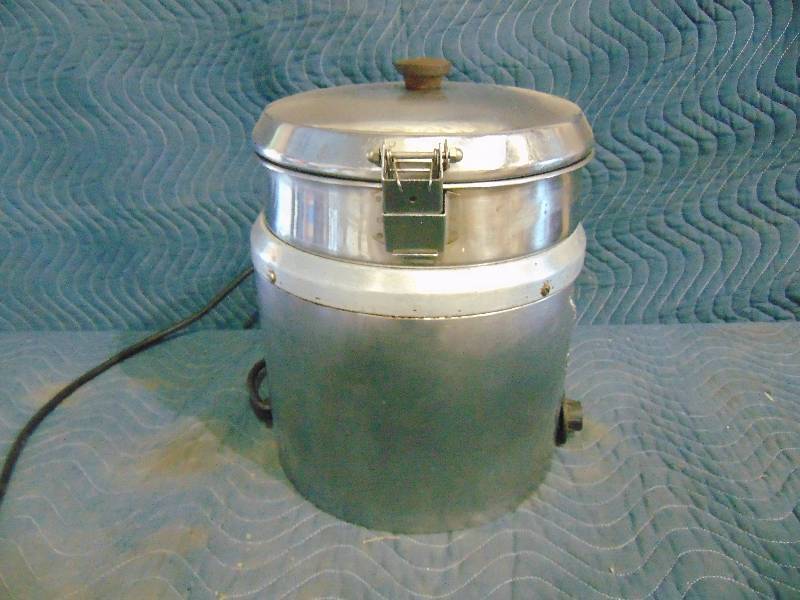 lot 26 image: Commercial Grade Soup Warmer