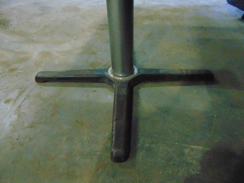 lot 29 image: 3 Square Restaurant Table