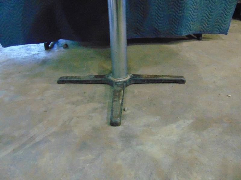 lot 32 image: 48 Round Restaurant Table