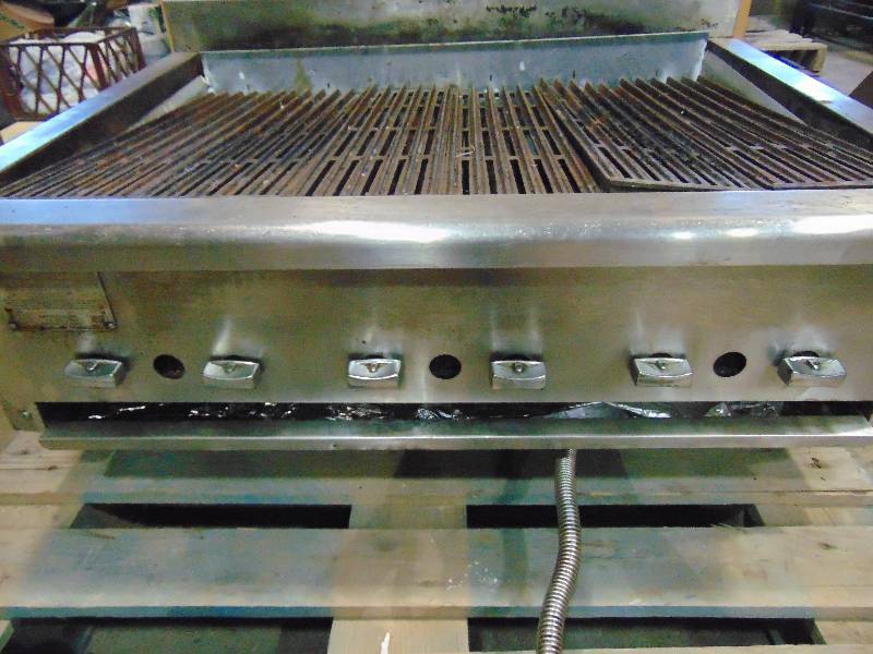 lot 40 image: Large Gas Grill Top